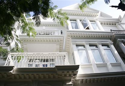 Biệt Thự Cổ Điển Trắng Tinh Khôi